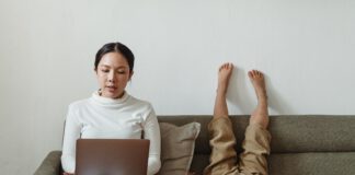Rodiče, pozor! Prázdniny dětí jsou lákadlem pro sexuální predátory na internetu